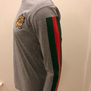 New.. Launder long sleeve T-shirt.